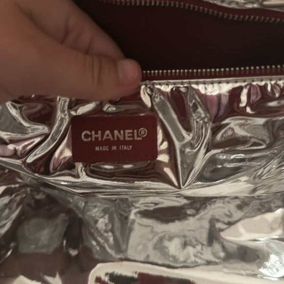 Gorgeous Chanel shoulder bag/tote to elevate your look!! - Picture 4 of 6